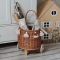Boho-Weidenkorb auf Rädern