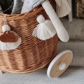 Boho-Weidenkorb auf Rädern