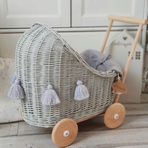 LITTLE DREAMS - WEIDENPUPPENWAGEN MIT BETTWÄSCHE GRAU