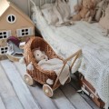 WEIDENPUPPENWAGEN MIT BETTWÄSCHE
