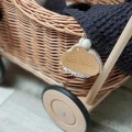 WEIDENPUPPENWAGEN MIT BETTWÄSCHE