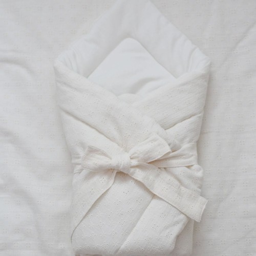 BESTICKT PUCKDECKE ECRU