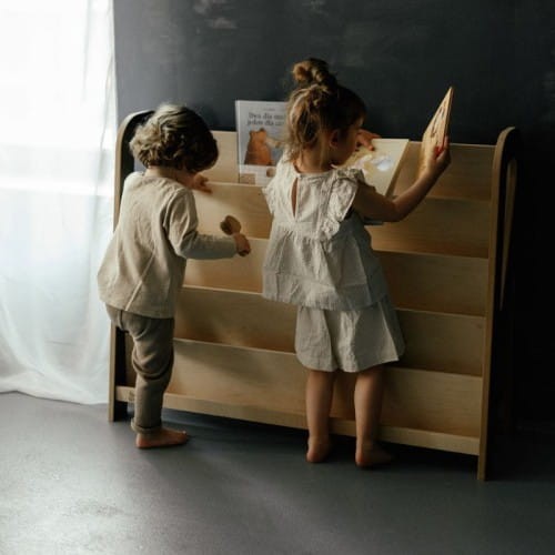 SCHLANKES BÜCHERREGAL