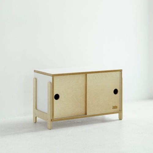 MONTESSORI-ABSCHLIESSBARER SCHRANK