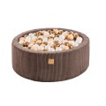 Trockenes Ballbad mit Bällen