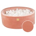 Trockener Ballpool mit Bällen