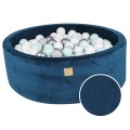 Trockener Ballpool mit Bällen