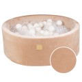 Trockener Ballpool mit Bällen