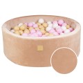 Trockener Ballpool mit Bällen