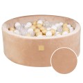 Trockener Ballpool mit Bällen